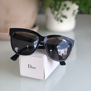Dior Sunglasses - pink details